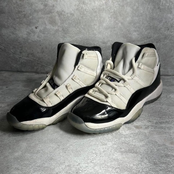 Nike Air Jordan 11 Retro High Concord Size 5.5Y 378037-100 OG Bred Gratitude - Picture 2 of 7